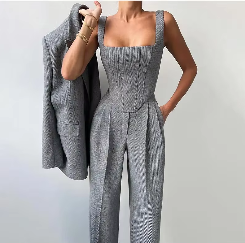 Elegancki Trzyczęściowy Garnitur w Jodełkę